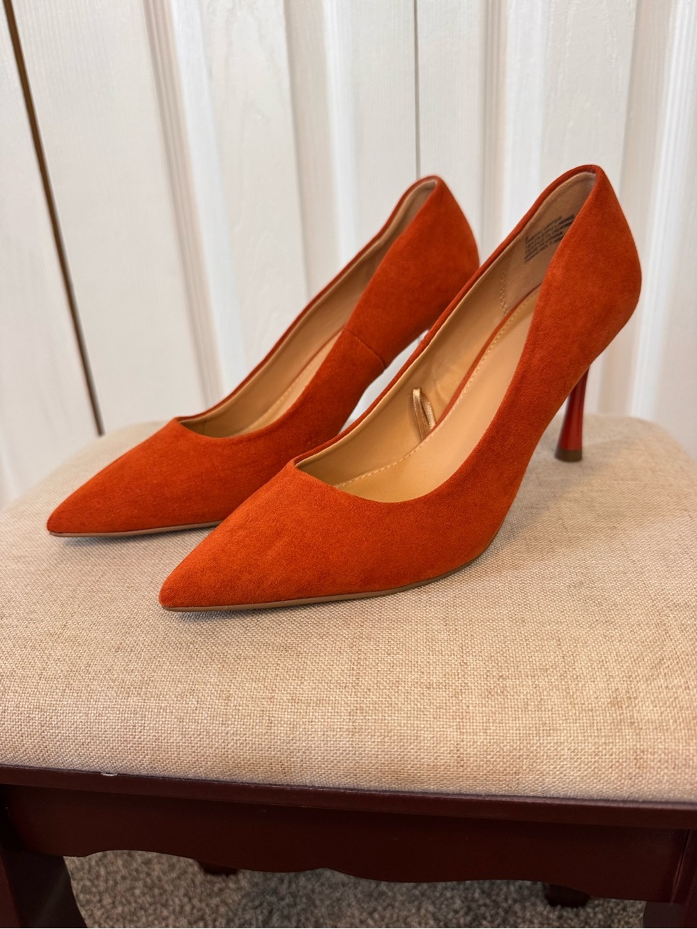 Express Women's Pointed Toe Suede Pumps Rust Burnt Orange 3 Inch Heel Size 6 - Picture 2 of 12
